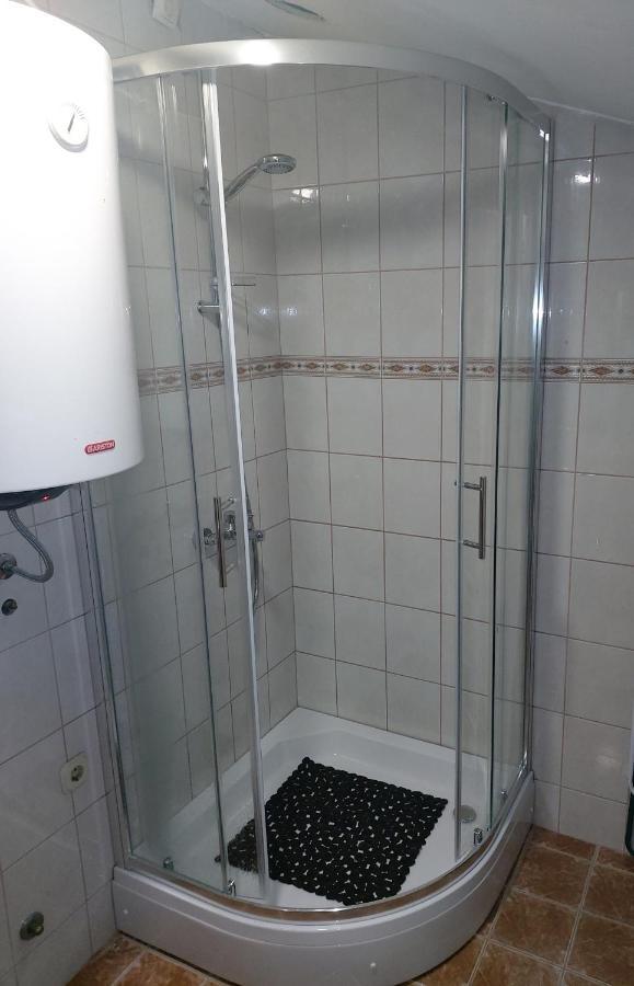 Apartmani Admiral Viskovo Bagian luar foto