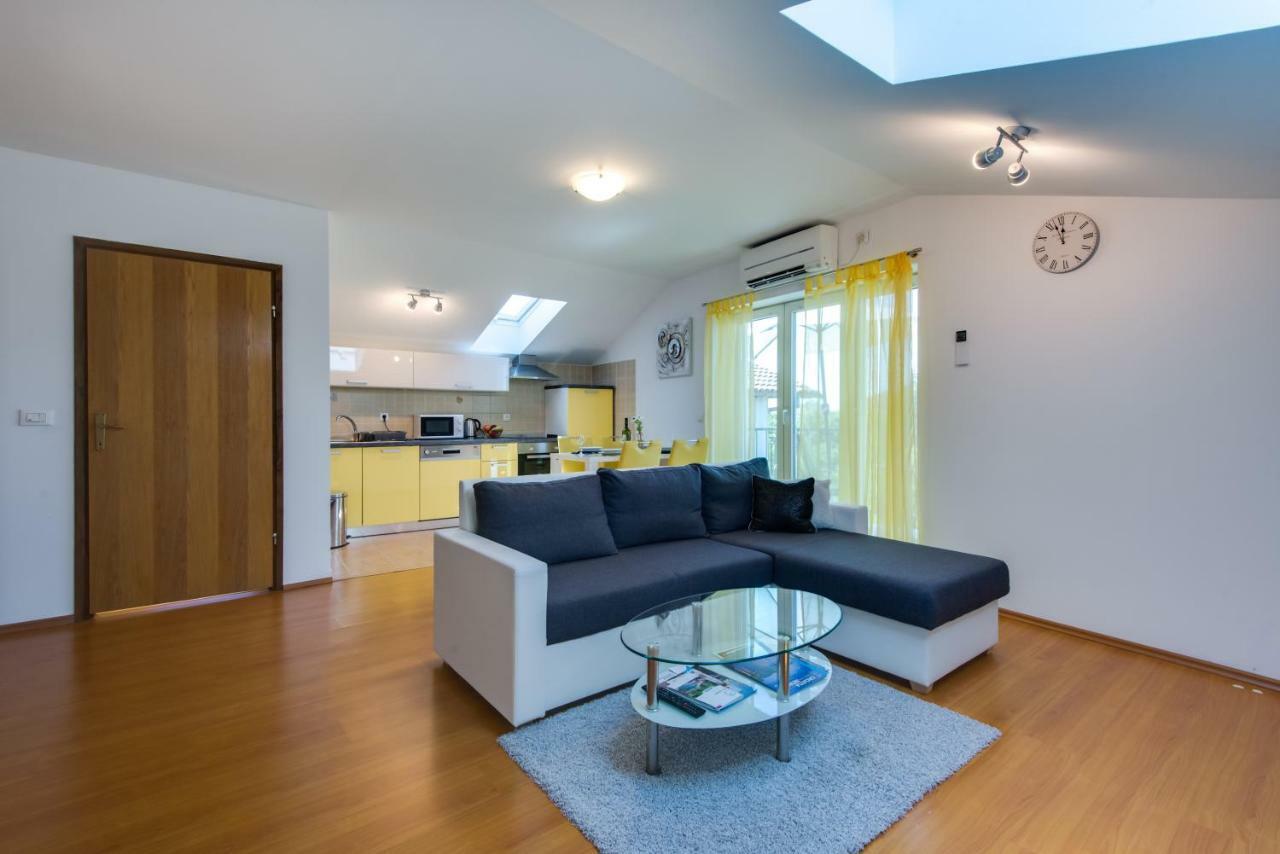 Apartmani Admiral Viskovo Bagian luar foto