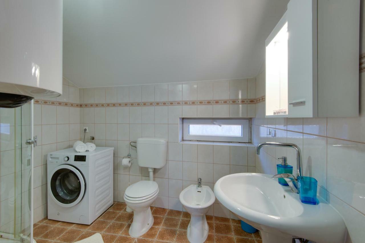 Apartmani Admiral Viskovo Bagian luar foto