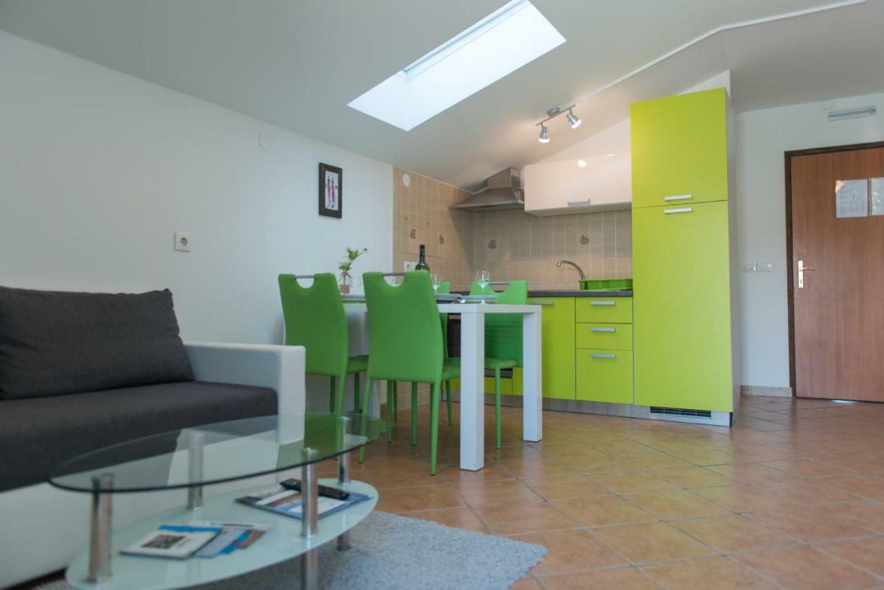 Apartmani Admiral Viskovo Bagian luar foto