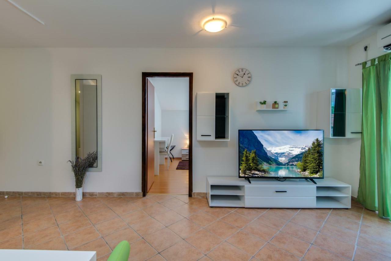 Apartmani Admiral Viskovo Bagian luar foto